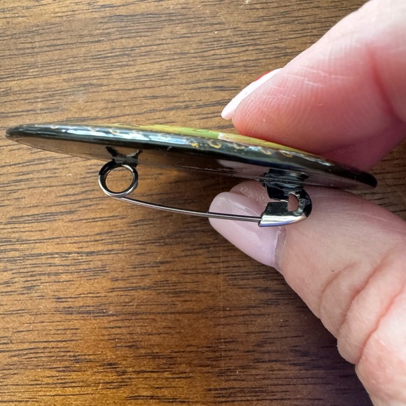 VTG Russian Hand-painted Lacquer Brooch with a “Troika” Scene - Picture 5 of 6